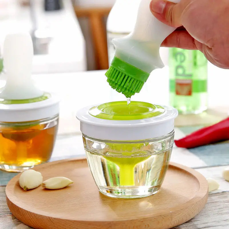 Kitchen oil brush bottle folding